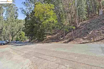 6587 Thornhill Dr, Oakland, CA 94611 - Photo 15