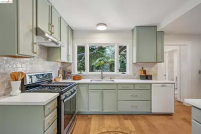 2129 Roosevelt Ave, Berkeley, CA 94703 - Photo 15