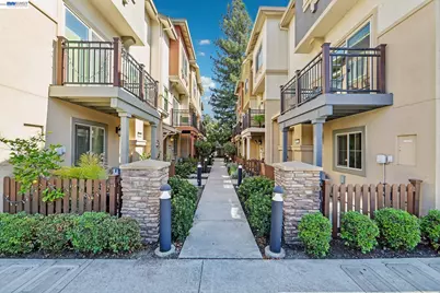 1252 Detroit Ave #5, Concord, CA 94520 - Photo 3