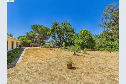 327 Steven Cir, Benicia, CA 94510 - Photo 43