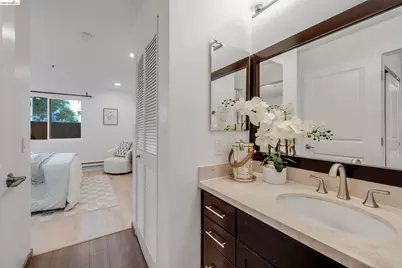 6400 Christie Ave #2112, Emeryville, CA 94608 - Photo 17