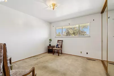 11233 Monan St, Oakland, CA 94605 - Photo 39