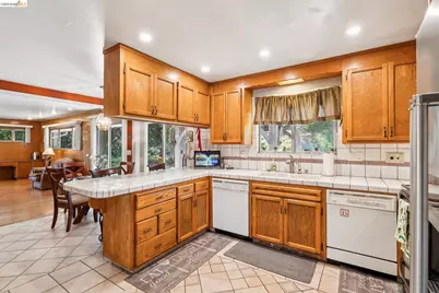 11233 Monan St, Oakland, CA 94605 - Photo 15