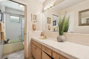 11233 Monan St, Oakland, CA 94605 - Photo 43