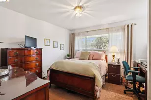 11233 Monan St, Oakland, CA 94605 - Photo 37