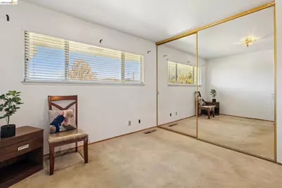 11233 Monan St, Oakland, CA 94605 - Photo 41