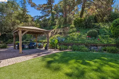 11233 Monan St, Oakland, CA 94605 - Photo 55