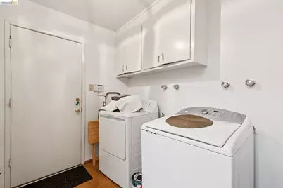 11233 Monan St, Oakland, CA 94605 - Photo 51