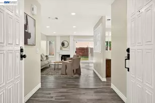 9081 Meadowdale Way, Elk Grove, CA 95624 - Photo 5