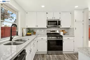 9081 Meadowdale Way, Elk Grove, CA 95624 - Photo 19