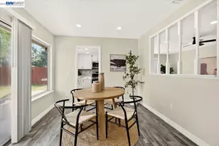 9081 Meadowdale Way, Elk Grove, CA 95624 - Photo 15