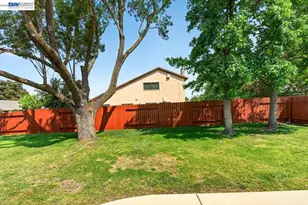 9081 Meadowdale Way, Elk Grove, CA 95624 - Photo 43
