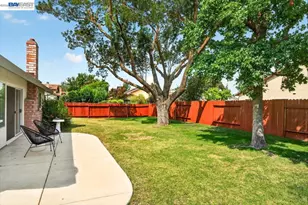 9081 Meadowdale Way, Elk Grove, CA 95624 - Photo 47