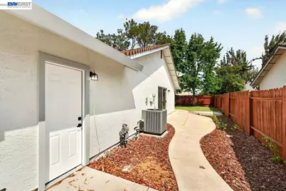 9081 Meadowdale Way, Elk Grove, CA 95624 - Photo 49