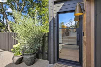 6801 Buckingham Blvd, Berkeley, CA 94705 - Photo 3