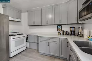 985 39th St, Oakland, CA 94608 - Photo 17