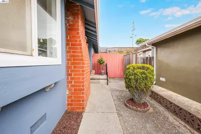 449 Mariposa Dr, South San Francisco, CA 94080 - Photo 11
