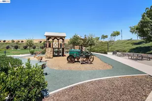681 Sandalwood Dr, Livermore, CA 94551 - Photo 35