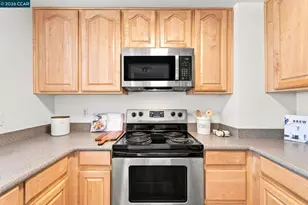 555 10th St, Oakland, CA 94607 - Photo 9