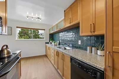 321 Warwick Ave #303, Oakland, CA 94610 - Photo 13
