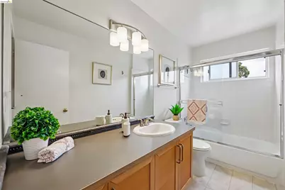 321 Warwick Ave #303, Oakland, CA 94610 - Photo 17