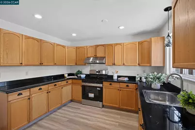 1883 Lynwood Dr, Concord, CA 94519 - Photo 17