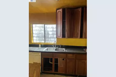6225 Tevis St, Oakland, CA 94621 - Photo 7