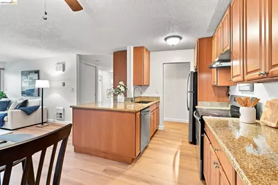 955 Shorepoint Court #208, Alameda, CA 94501 - Photo 5