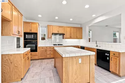 565 Presidio Pl, Tracy, CA 95377 - Photo 13