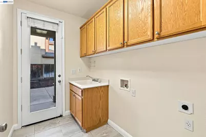 565 Presidio Pl, Tracy, CA 95377 - Photo 47