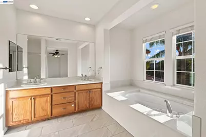 565 Presidio Pl, Tracy, CA 95377 - Photo 41