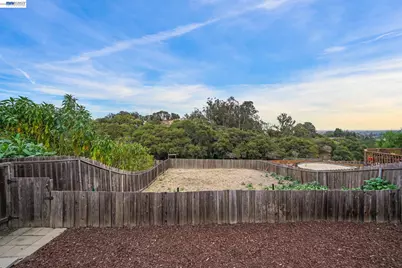 1260 Highland Blvd, Hayward, CA 94542 - Photo 15