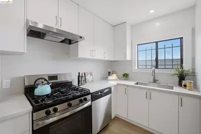 4207 Carrington St, Oakland, CA 94601 - Photo 23