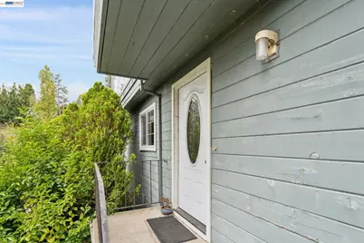 6151 Valley View Rd, Oakland, CA 94611 - Photo 3