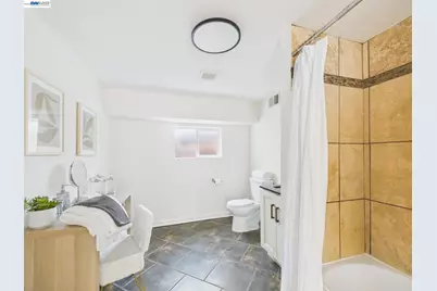 364 Lester Ave, Oakland, CA 94606 - Photo 45