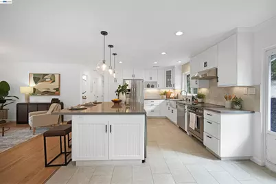 9338 Crow Canyon Rd, Castro Valley, CA 94552 - Photo 17