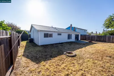 1012 Humphrey Dr, Suisun City, CA 94585 - Photo 5