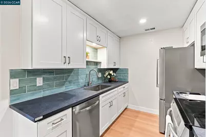 42 Emery Bay Dr, Emeryville, CA 94608 - Photo 13