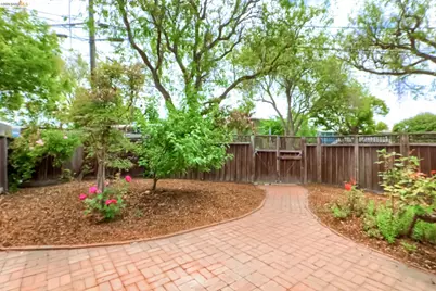 1269 Hopkins St, Berkeley, CA 94702 - Photo 41