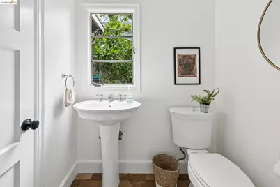 208 Lee St, Oakland, CA 94610 - Photo 17