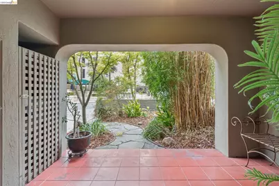 208 Lee St, Oakland, CA 94610 - Photo 33