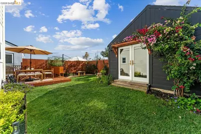 5327 Brann St, Oakland, CA 94619 - Photo 25
