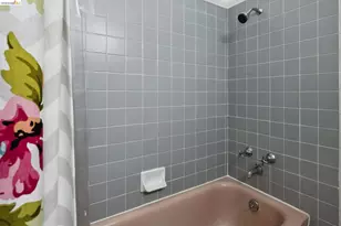 2 Mall Ct, Oakland, CA 94611 - Photo 47