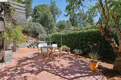 2 Mall Court, Oakland, CA 94611 - Photo 63