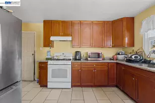 24024 Park St, Hayward, CA 94541 - Photo 7