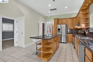 2244 20th St, Oakland, CA 94606 - Photo 23