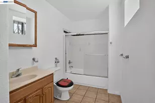 2244 20th St, Oakland, CA 94606 - Photo 77