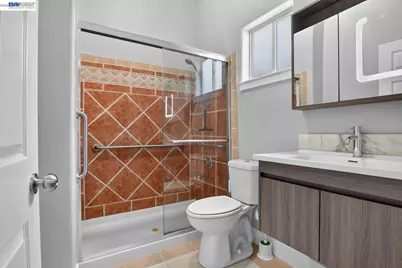 2244 20th St, Oakland, CA 94606 - Photo 29