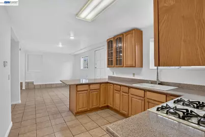 2244 20th St, Oakland, CA 94606 - Photo 71