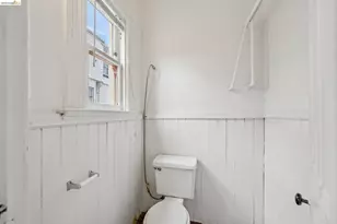 1025 55th St, Oakland, CA 94608 - Photo 23
